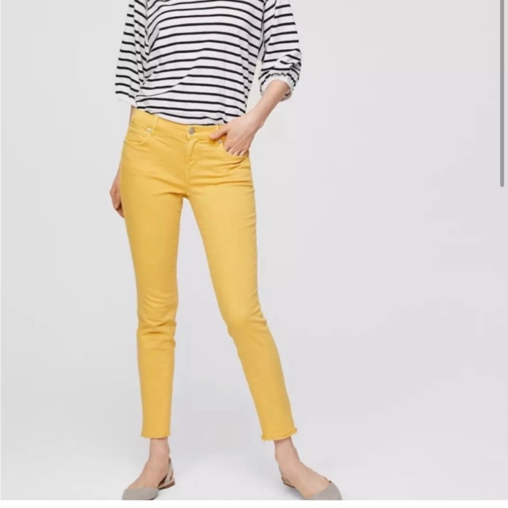BRAND NEW LOFT PANTS IN LIGHT YELLOW. Size:29/8. These are adorable!